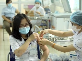 Image: HCMC negotiates to buy five million doses of Covid-19 vaccine