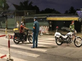 Image: HCMC to reconsider social distancing after one week