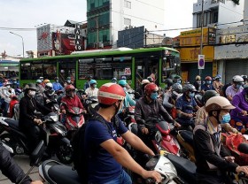 Image: Laborers must test negative for Covid-19 to leave Go Vap District for work