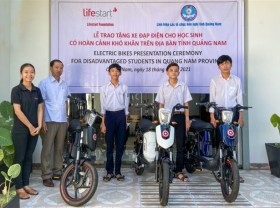 Image: Lifestart Foundation donates e-bikes to disadvantaged students in Quang Nam