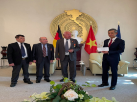 Image: German friends awarded with Vietnam’s noble distinctions