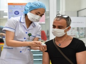 Image: Expats to enjoy equitable Covid vaccination access in Vietnam