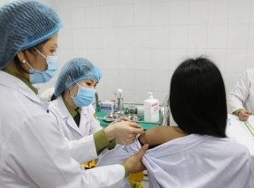 Image: First 1,000 jabs in third-phase trials of Nano Covax administered