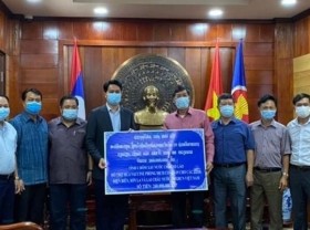 Image: Lao province supports Vietnamese localities in pandemic fight