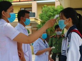 Image: Thousands of students sit grade 10 entrance exams in Hai Phong and Quang Binh