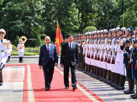 Image: Vietnam welcomes top Lao leader vissiting Hanoi