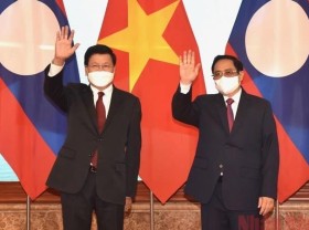Image: Vietnamese, Lao leaders agree on cooperation orientations