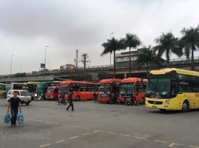 Image: Passenger transport, non-essential services in Nam Dinh reopen