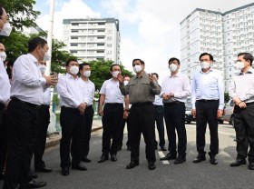 Image: PM asks HCMC to closely control centralized quarantine centers