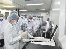Image: PM wants local Covid-19 vaccines available by June 2022