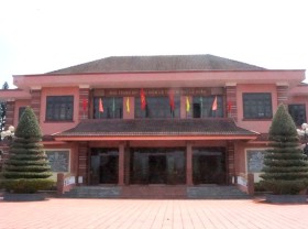 Image: Quang Tri tourism visits the famous General Secretary Le Duan relic site