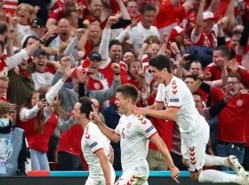 Image: Fairytale for Denmark as rout of Russia puts them in last 16
