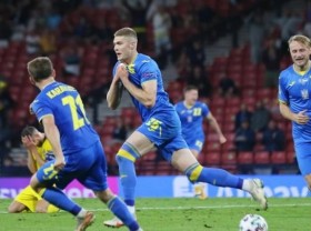 Image: Last-gasp Dovbyk winner sends Ukraine into first Euro quarter-final