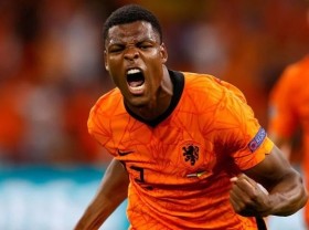Image: Late Dumfries header secures Dutch win after Ukraine fightback