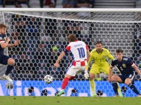 Image: Modric and Perisic send Croatia through at Scotland's expense