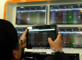 Image: Stocks rebound on bottom fishing