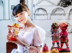 Image: The woman who folds paper creates ‘all kinds of things’ in Saigon