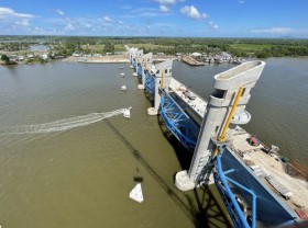 Image: Close-up of Vietnam's "super" largest irrigation culvert, with 11 "huge" valves installed