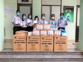 Image: Int l organizations assist Vietnam s localities battle Covid-19