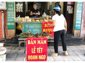 Image: Markets in Hanoi bustling for Doan Ngo Festival
