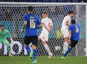 Image: Locatelli brace sends dominant Italy into Euro 2020 knockouts