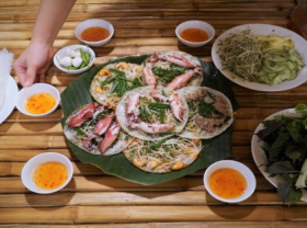 Image: How to tell Bánh Xèo apart from central and southern Vietnam