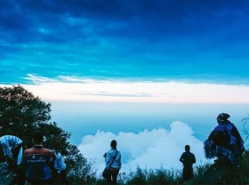 Image: Trekking Ba Den Mountain in Tay Ninh has a dreamy view and beautiful sightseeing