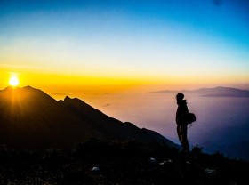 Image: Trekking Ta Chi Nhu Mountain in Yen Bai has a dreamy view and beautiful sightseeing