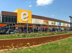 Image: Vietnamese carmaker acquires South Korean retail chain E-Mart