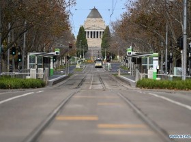 Image: Australia's Melbourne extends lockdown as COVID-19 cases escalate