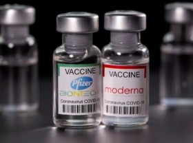 Image: US FDA adds warning about rare heart inflammation to Pfizer, Moderna COVID vaccines