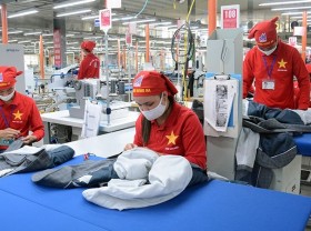 Image: Fighting the pandemic without hurting economic growth