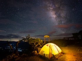 Image: Camping alone at night, watching the galaxy at Hang Kia