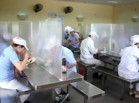 Image: Covid hits labor-intensive factory in Dong Nai