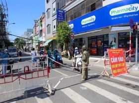 Image: Danang bans gatherings of over two persons, suspends delivery services