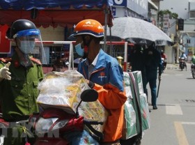 Image: Delivery drivers should be allowed to continue working: official