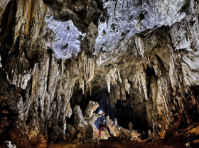 Image: Fear, shock, and emotions overflow when conquering Tien cave