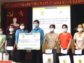 Image: Female workers affected by Covid-19 receive financial aid from New Zealand