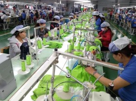 Image: Fourth Covid-19 wave leads manufacturing output to plunge