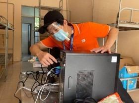 Image: FPT swiftly steps up community activities during pandemic