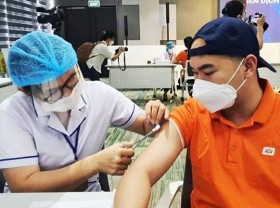 Image: HCMC expects to vaccinate 70% of adults against Covid by next month