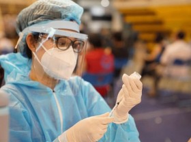 Image: HCMC, Hanoi get 270,000 more Covid-19 vaccine doses each