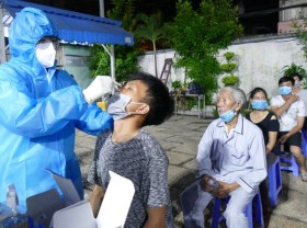 Image: HCMC set to send Covid test sample collection teams to households