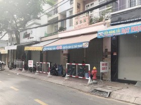 Image: HCMC to lift lockdown on five wards with 250,000 residents