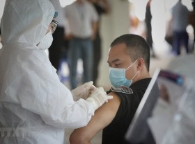 Image: HCMC to vaccinate people after 6 p.m.