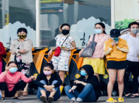 Image: In Photo Ho Chi Minh City residents crowd supermarkets amid false rumors of lockdown