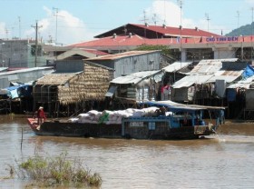 Image: More localities in An Giang begin social distancing
