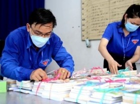 Image: Books distributed to residents in Ho Chi Minh City quarantine facilities
