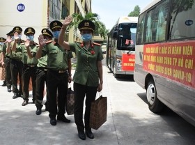 Image: Da Nang doctors sent off to support Ho Chi Minh City in COVID-19 fight