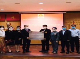 Image: Donations from Overseas Vietnamese Continue to Assist Homeland